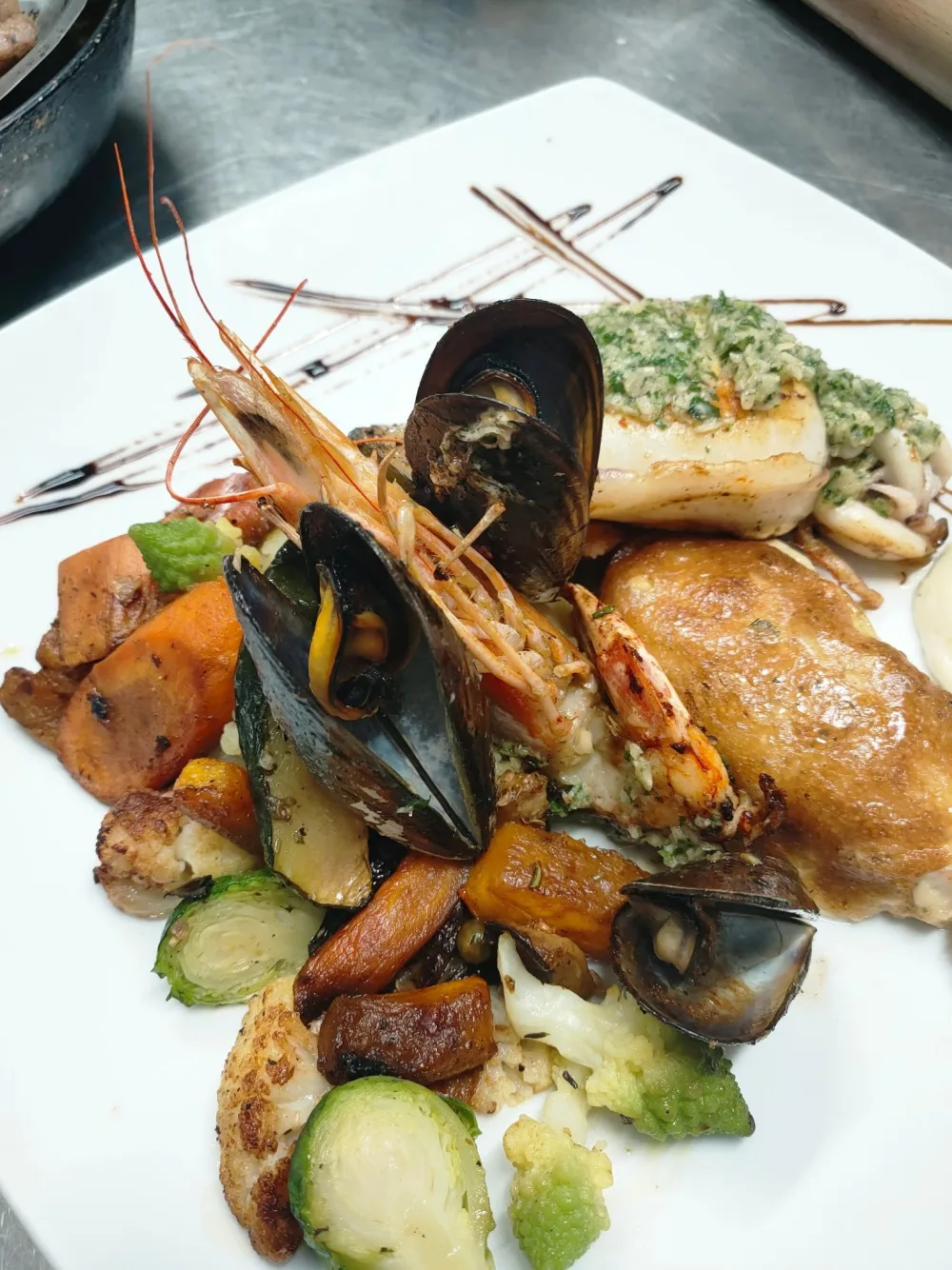 Assiette de produits de la mer préparée au Nogan’s